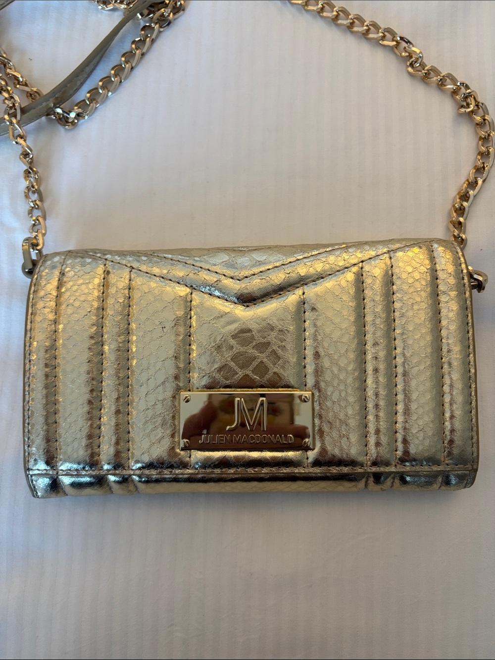 JULIEN MACDONALD GOLD CLUTCH/CROSSBODY WITH GOLD CHAIN METALLIC AND BRIGHT